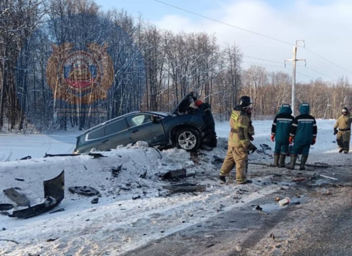 Один погиб: на трассе в Альметьевском районе столкнулись три автомобиля