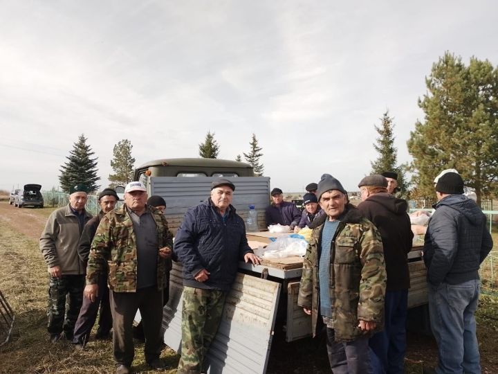 Во благо памяти: жители села Чистопольского района провели субботник в рамках «Недели добра»