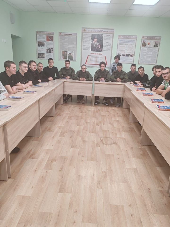 О службе в Вооруженных Силах рассказали чистопольским курсантам