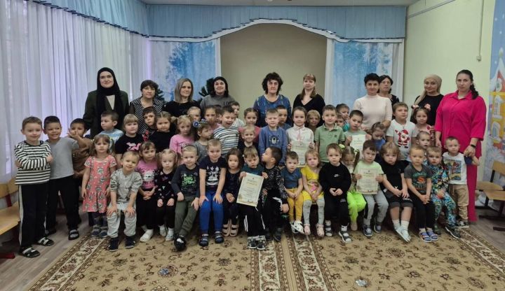 Сотрудники «Чистых лугов» рассказали детям о зимующих птицах