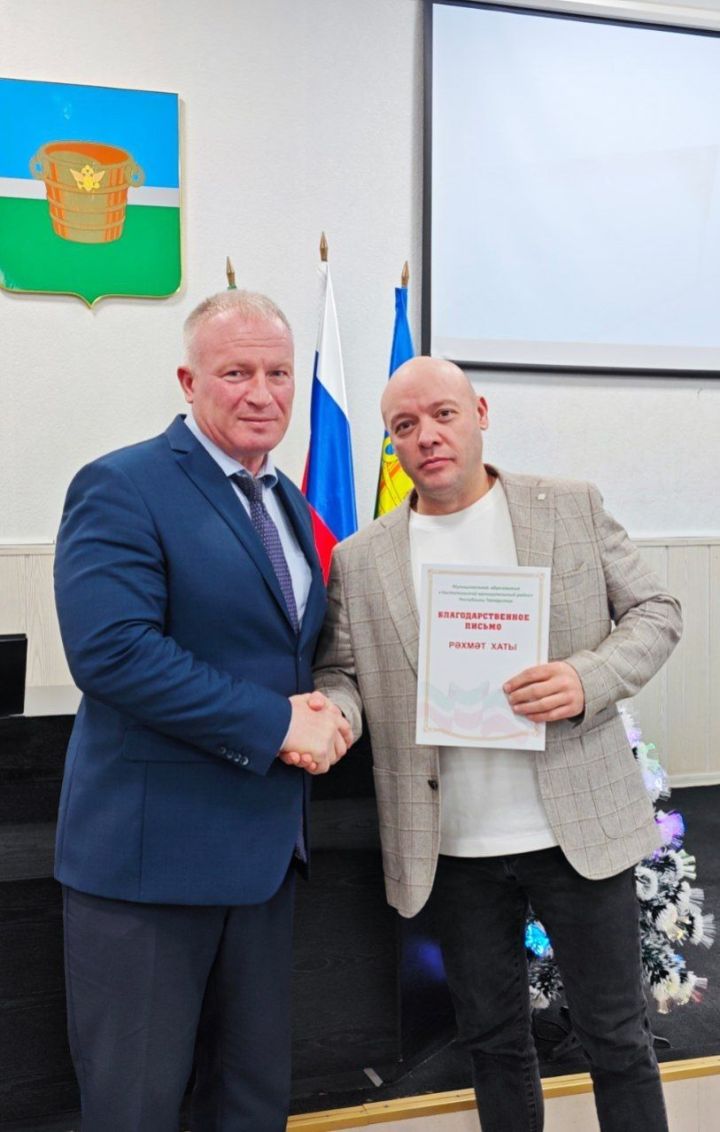 Глава Чистопольского района вручил благодарности коллективам предприятий за поддержку участников СВО