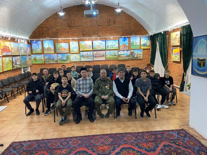 Участник СВО, имам мечети провёл Урок мужества для чистопольских детей