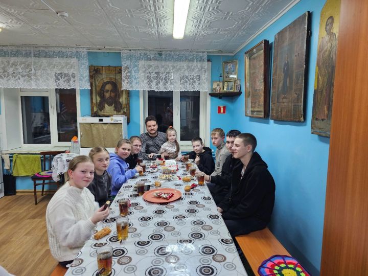 Юные прихожане Троицкого храма села Чистопольские Выселки сыграли в настольные игры
