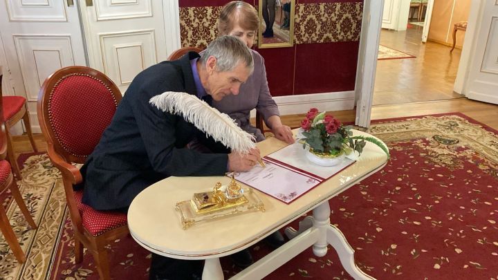 История любви длиною в 50 лет: в Чистопольском ЗАГСе чествовали золотых юбиляров