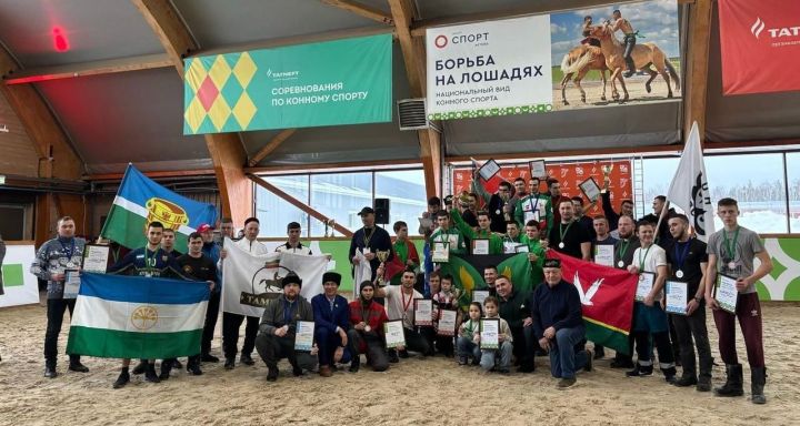 Спортсмены из Чистополя заняли призовые места на турнире по борьбе на лошадях