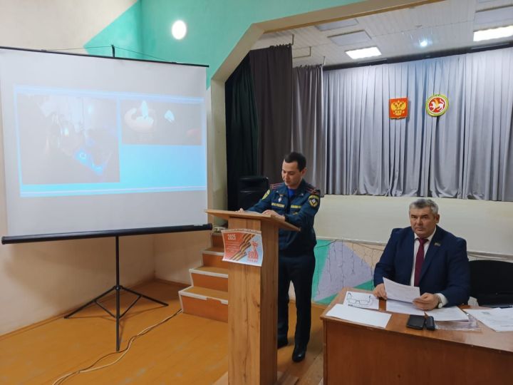 В Чистопольском районе на сходах граждан сельчанам напомнили о правилах пожарной безопасности