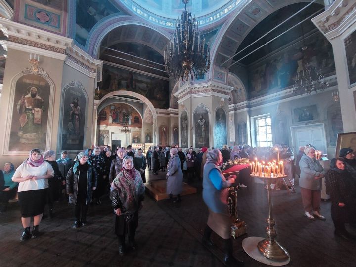 Вечерняя Литургия Преждеосвященных Даров состоялась в Никольском соборе
