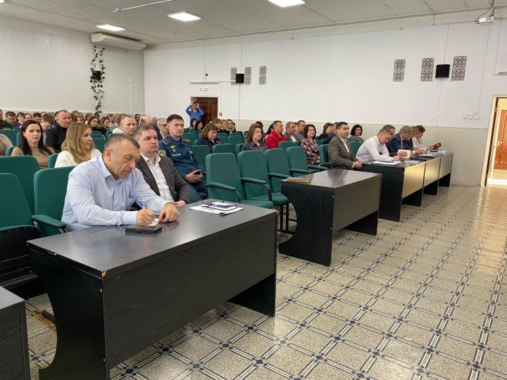 Совещание в Чистополе: освещение, сельское хозяйство, оперативная обстановка и подписная кампания