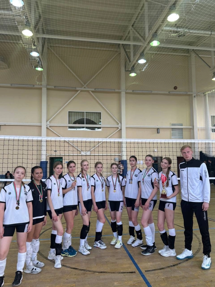 Чистопольская команда заняла первое место в открытом турнире по волейболу
