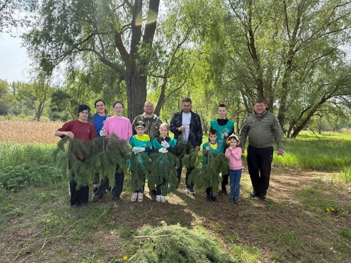 В заказнике «Чистые луга» прошла экологическая акция по установке искусственных нерестилищ