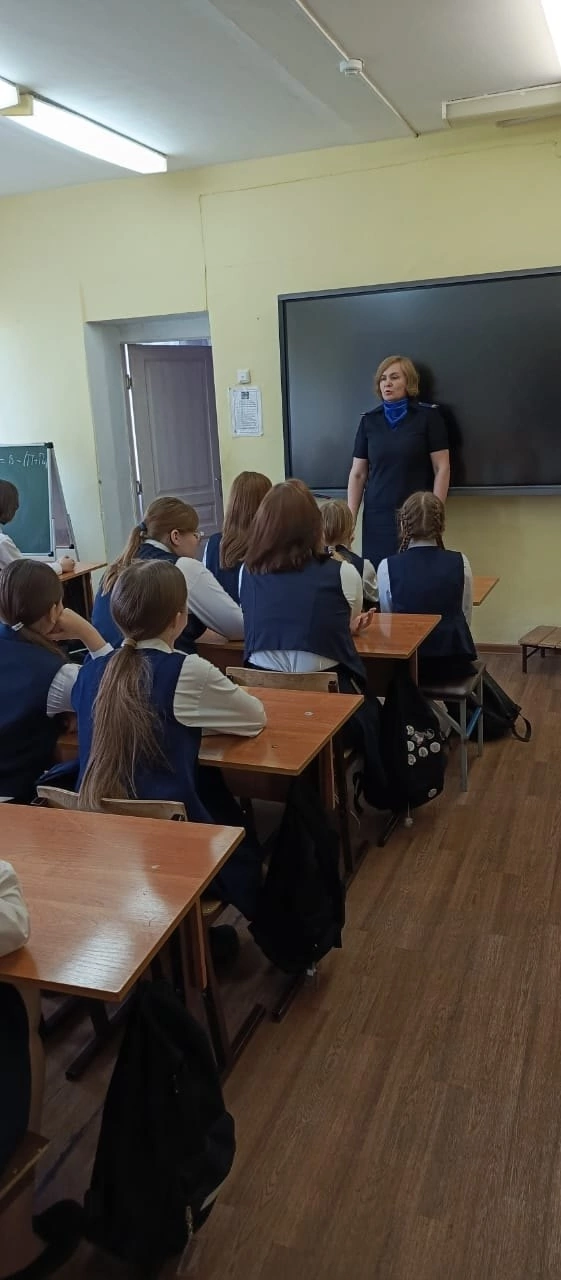 Подполковник юстиции провела беседу с чистопольскими лицеистами о безопасности в соцсетях и противодействии мошенничеству