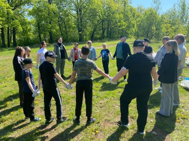 В Чистополе прошла экологическая акция с участием особенных детей