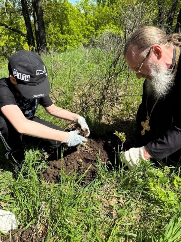 В Чистополе прошла экологическая акция с участием особенных детей
