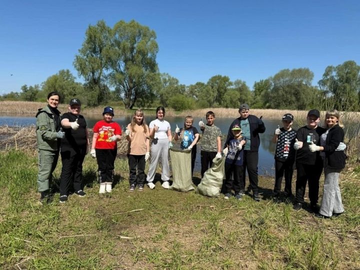 В Чистополе прошла экологическая акция с участием особенных детей