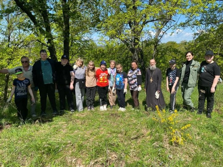 В Чистополе прошла экологическая акция с участием особенных детей