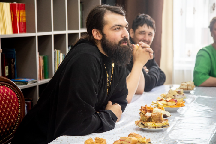 Яркое завершение учебного года в Никольской воскресной школе: песни, мультфильмы и колокольный звон