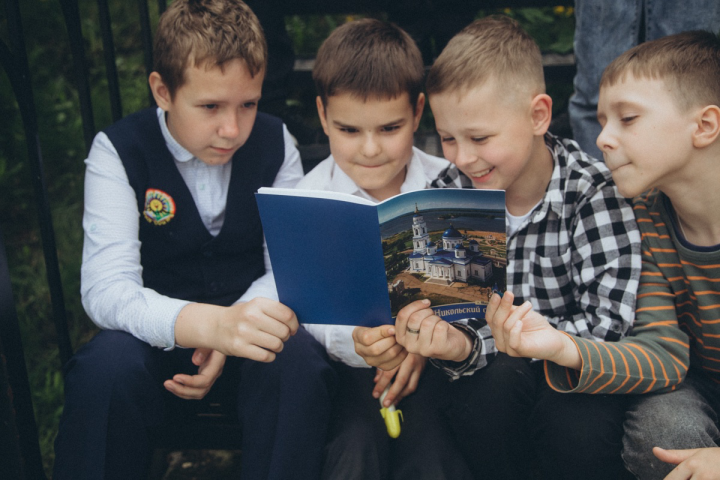 Яркое завершение учебного года в Никольской воскресной школе: песни, мультфильмы и колокольный звон