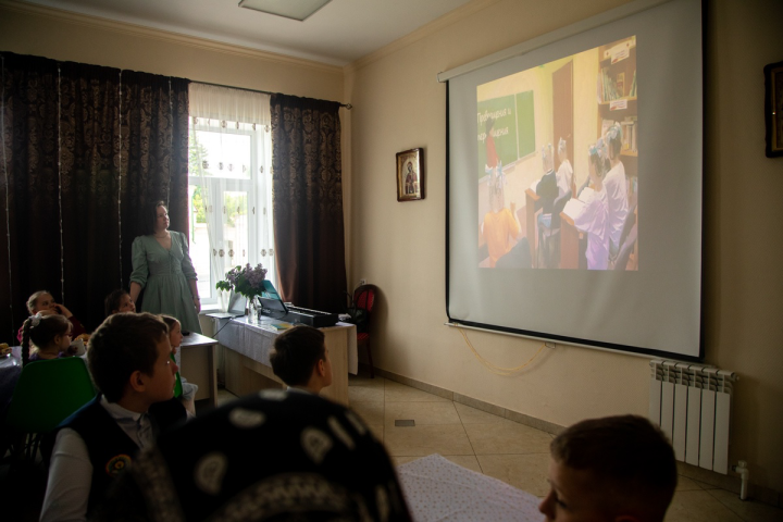 Яркое завершение учебного года в Никольской воскресной школе: песни, мультфильмы и колокольный звон