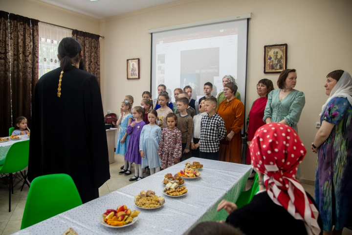 Яркое завершение учебного года в Никольской воскресной школе: песни, мультфильмы и колокольный звон