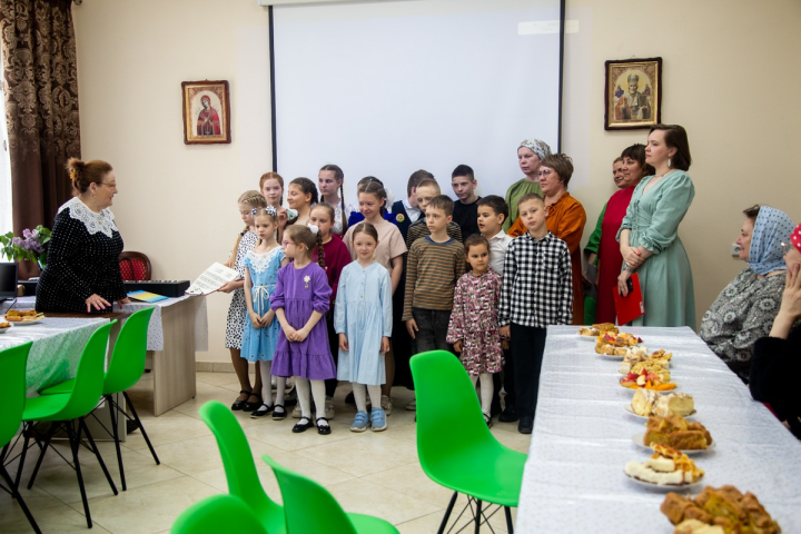 Яркое завершение учебного года в Никольской воскресной школе: песни, мультфильмы и колокольный звон