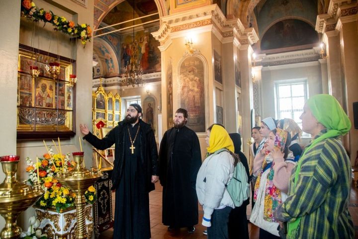 Воспитанники Чистопольского детского дома посетили Свято-Никольский собор в престольный праздник