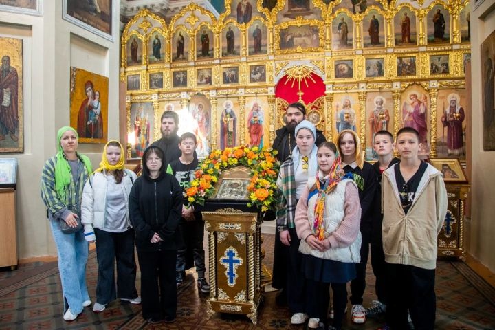 Воспитанники Чистопольского детского дома посетили Свято-Никольский собор в престольный праздник