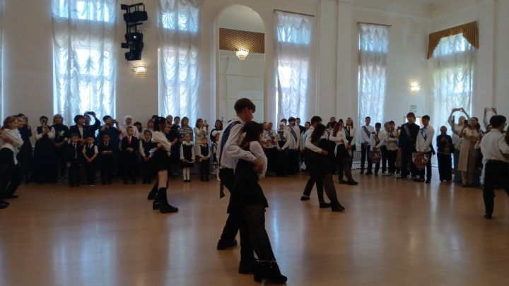 Торжественный последний звонок прозвучал в Гимназии № 2