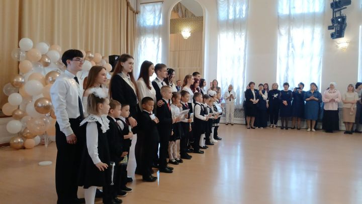 Торжественный последний звонок прозвучал в Гимназии № 2