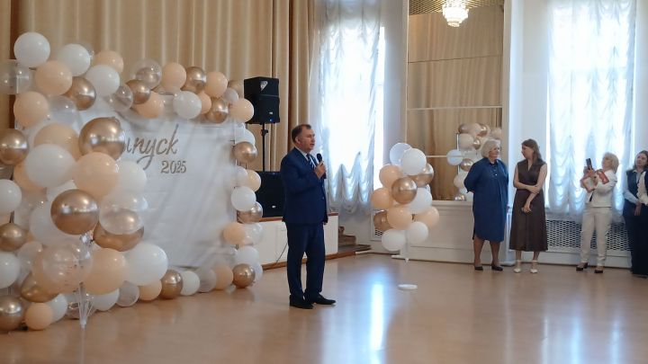 Торжественный последний звонок прозвучал в Гимназии № 2