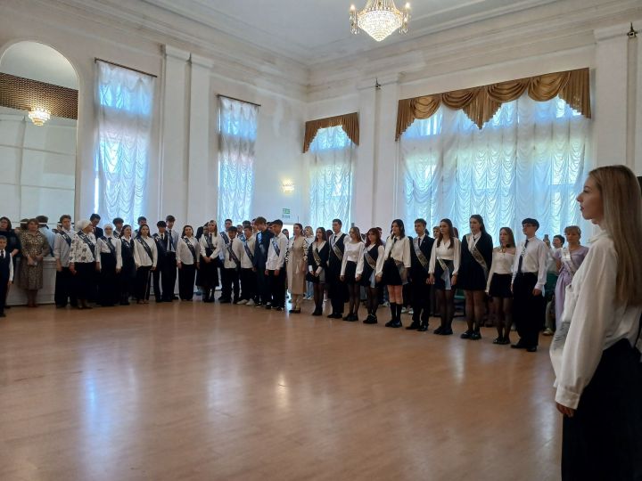 Торжественный последний звонок прозвучал в Гимназии № 2