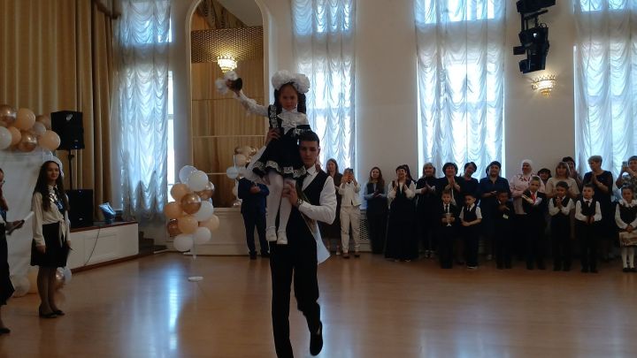 Торжественный последний звонок прозвучал в Гимназии № 2