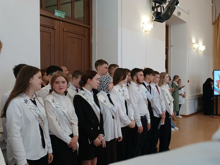 Торжественный последний звонок прозвучал в Гимназии № 2