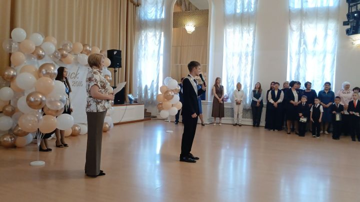 Торжественный последний звонок прозвучал в Гимназии № 2