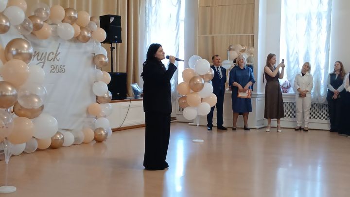Торжественный последний звонок прозвучал в Гимназии № 2