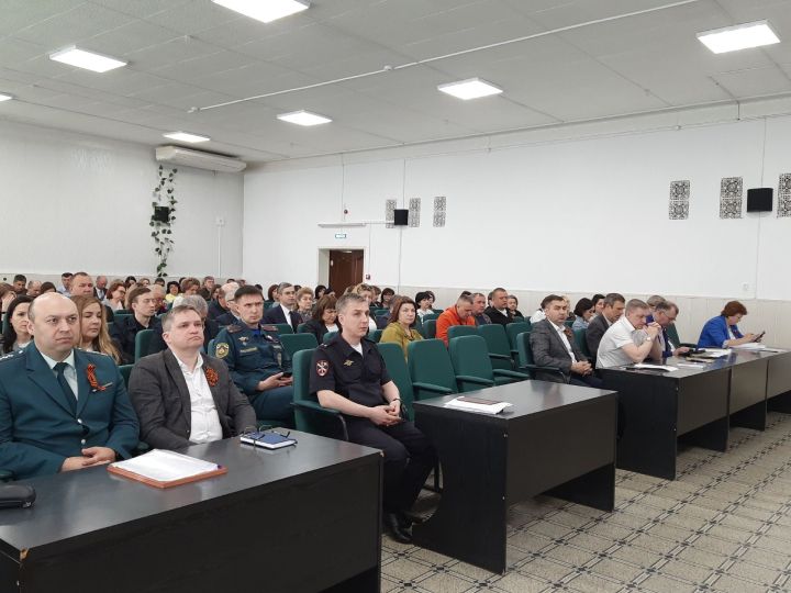 Дмитрий Иванов подвел итоги недели: посевная кампания, безопасность и открытие туристического сезона