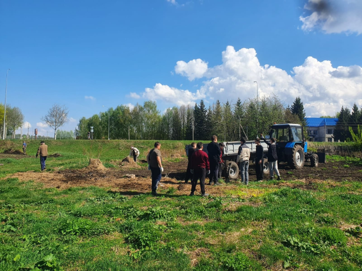 Иеромонах Силуан (Касимов) провёл молебен у строящегося храма в Чистопольском районе