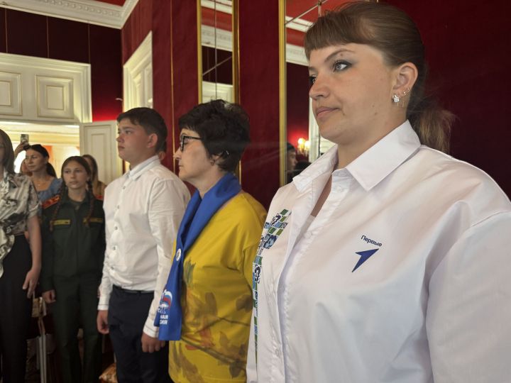 12 юных чистопольцев получили паспорта в преддверии Дня России