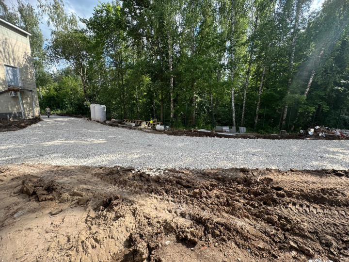 В Чистопольской ЦРБ обновляют асфальтовое покрытие