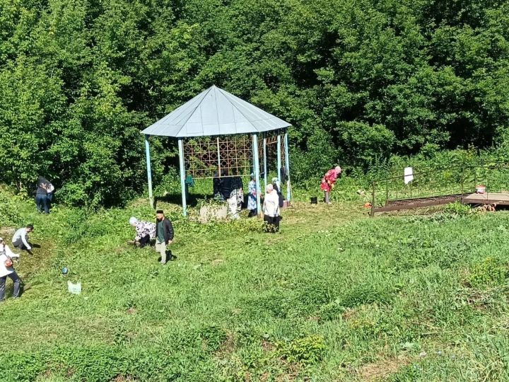 В Чистополе прошел субботник по очистке родника «Аксакал»
