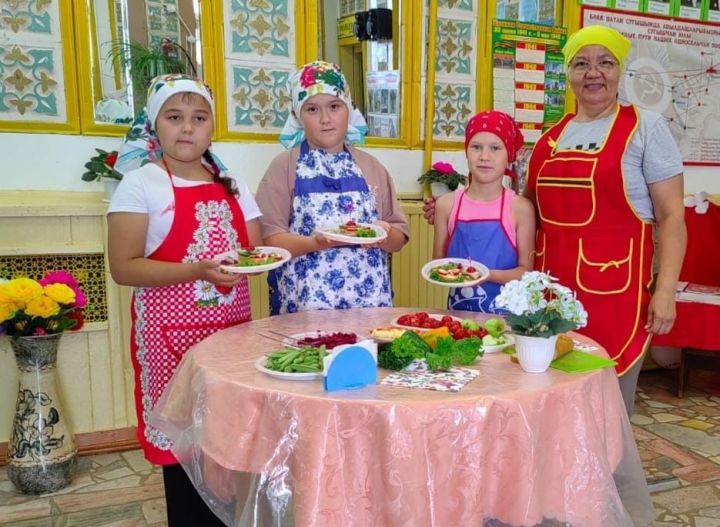В селе Чистопольского района прошел увлекательный кулинарный мастер-класс для детей и их родителей