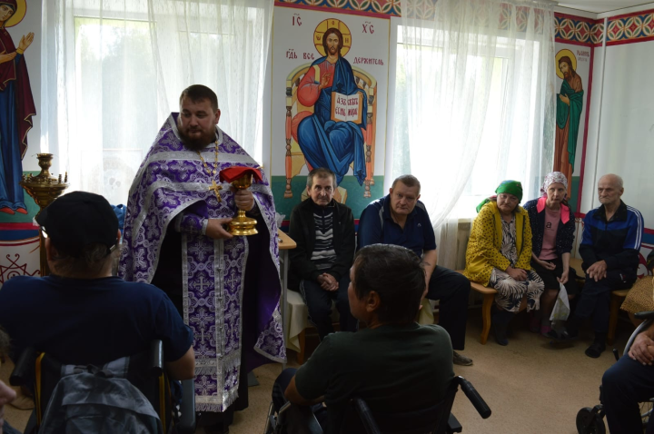 В чистопольском доме-интернате совершили Таинство Причастия