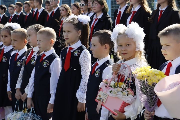 Глава Чистопольского района поздравляет с Днем знаний