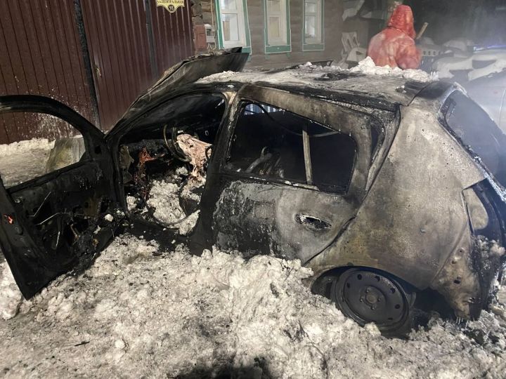 В Чистопольском районе сгорел автомобиль
