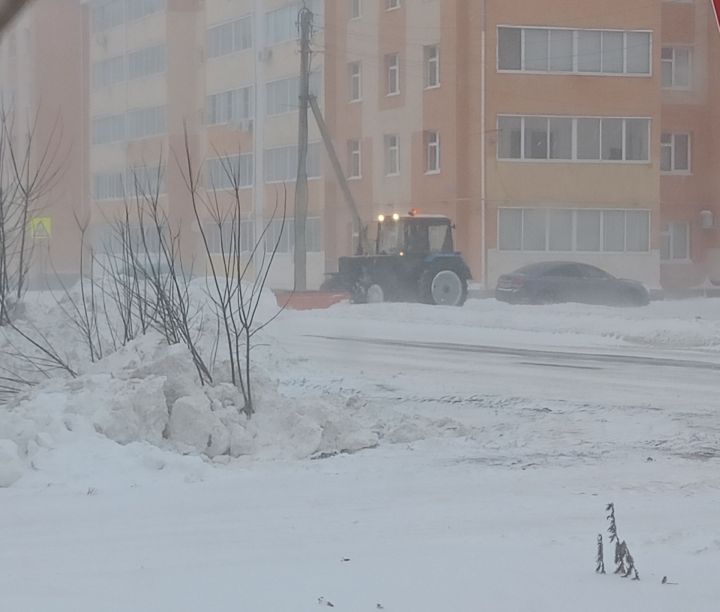 В Чистополе из-за непогоды дорожные службы переведены на усиленный режим работы