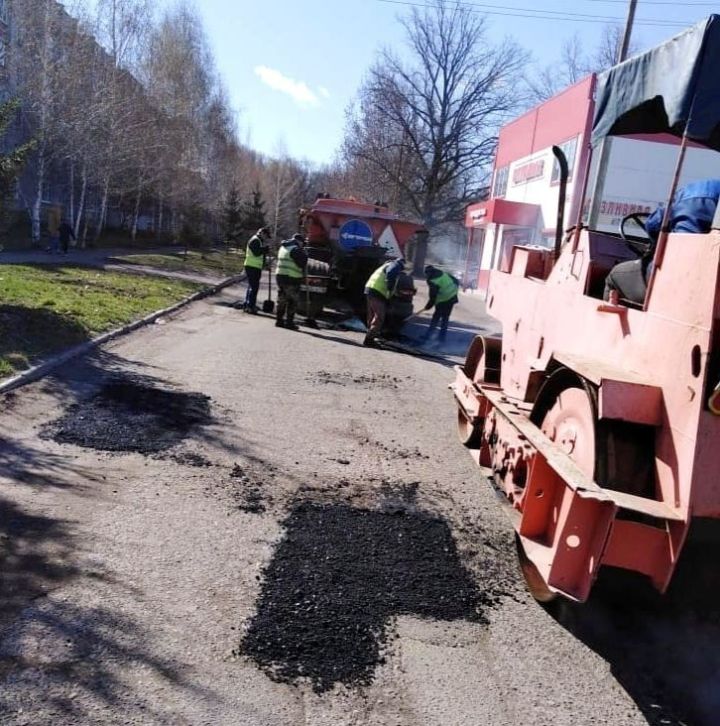 Ямочный ремонт в Чистополе: куда звонить, если заметили яму на дороге весной