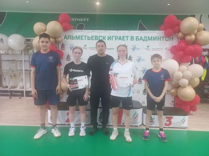 Чистопольские бадминтонистки успешно выступили на турнире