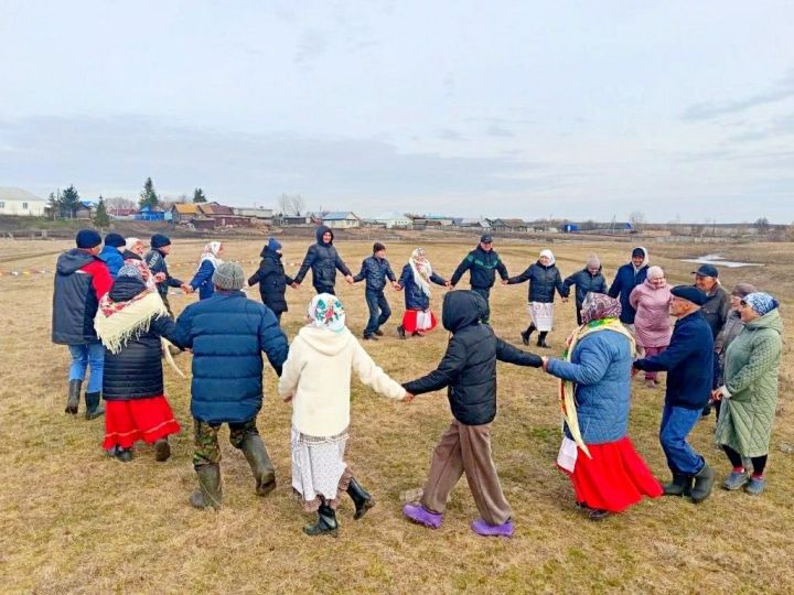 В селе Чистопольского района возродили древний чувашский обряд прощания с половодьем