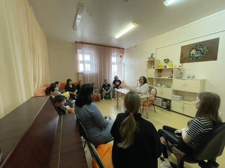В чистопольском роддоме будущих мам научили справляться с тревогой и готовиться к родам