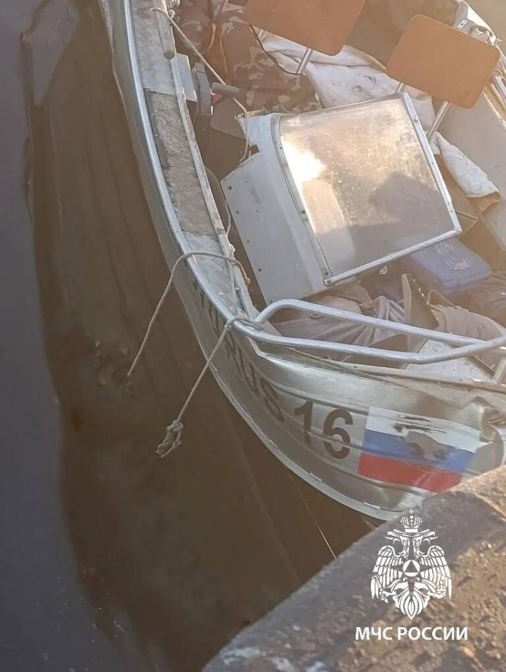 В Чистополе лодка на скорости врезалась в понтон: один человек погиб