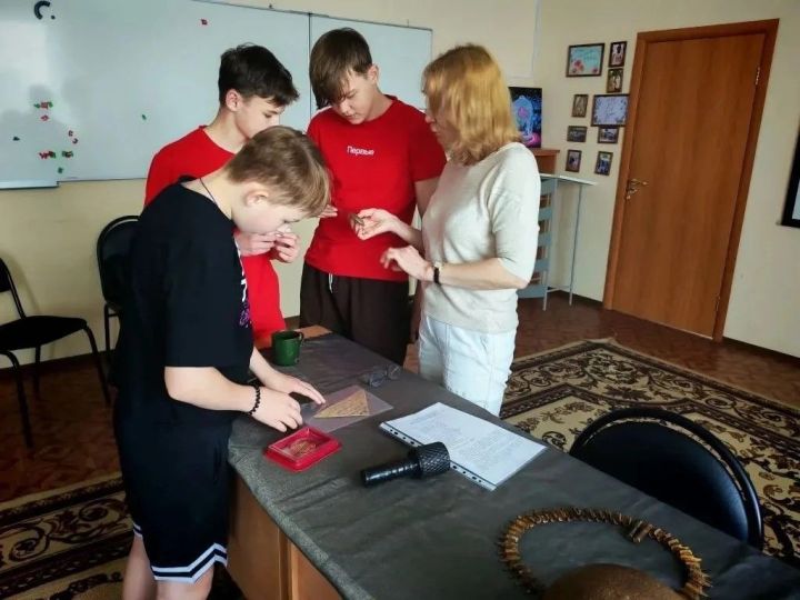 Сотрудники музея-заповедника провели для воспитанников детского дома урок Мужества «Экспонаты рассказывают о войне»